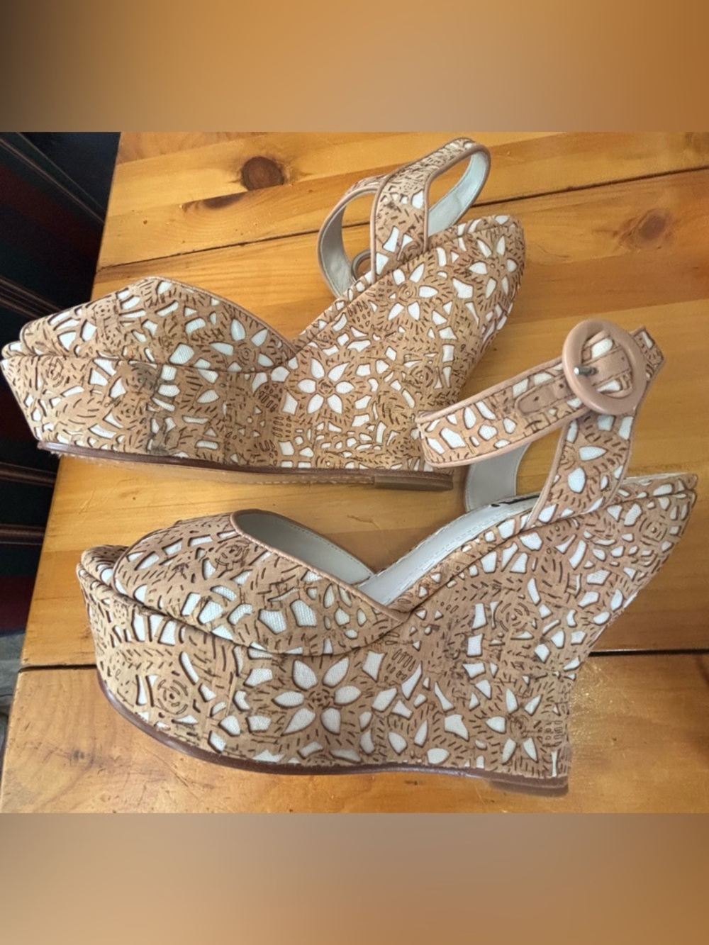 Alice + Olivia Tan and White Laser-Cut Floral Wedge Sandals- size 41 - Picture 3 of 16